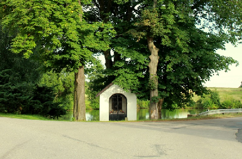 kaplička v Sázavce